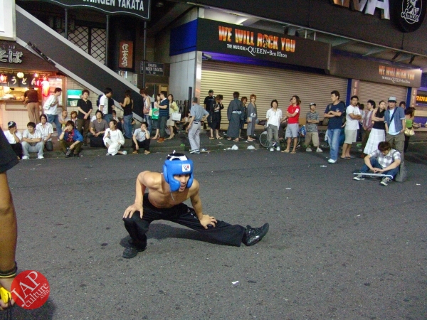 Exciting real street fight show at dangerous town, Kabukicho (44)