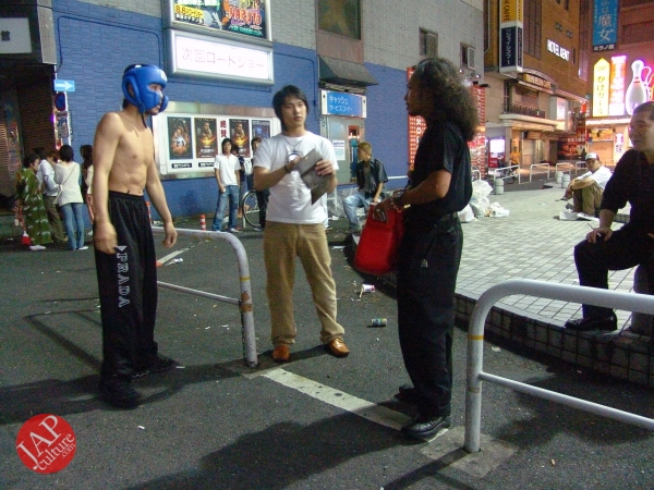 Exciting real street fight show at dangerous town, Kabukicho (43)
