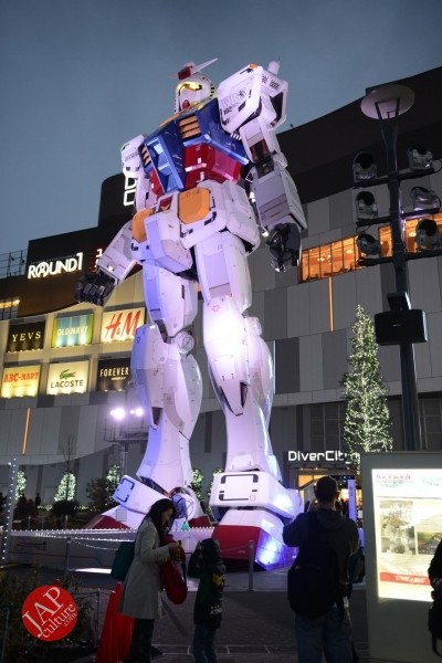 Gundam attraction is Chinese Humiliation & incomprehension for Russian weaoon dealer (9)