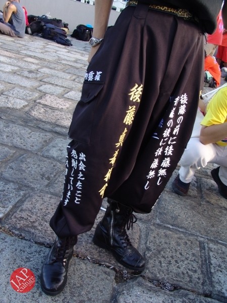 Otaku wearing Tokkoufuku scare people with mental disordering fearfulness. (21)
