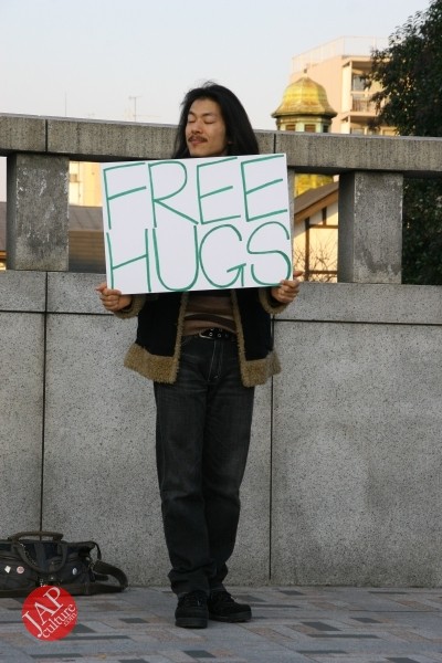 Free hugs struggle in Japan vol.1 Can we do it really smoothly and naturally? (6)