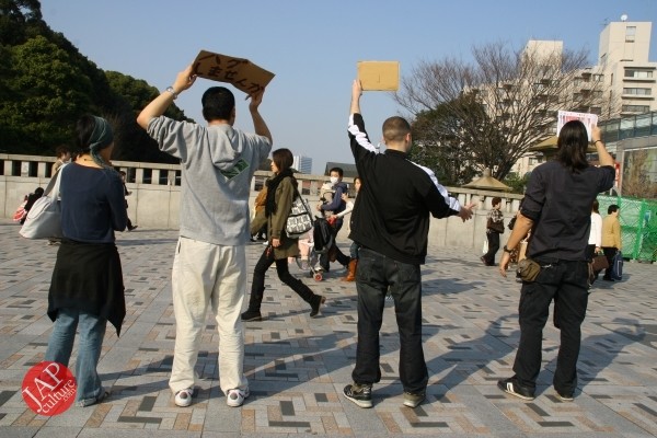 Free hugs struggle in Japan vol.1 Can we do it really smoothly and naturally? (14)