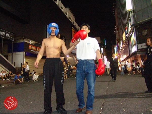Exciting real street fight show at dangerous town, Kabukicho (33)