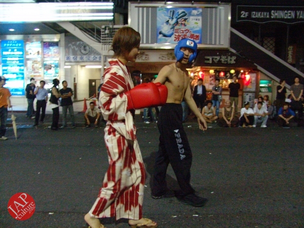 Exciting real street fight show at dangerous town, Kabukicho (22)