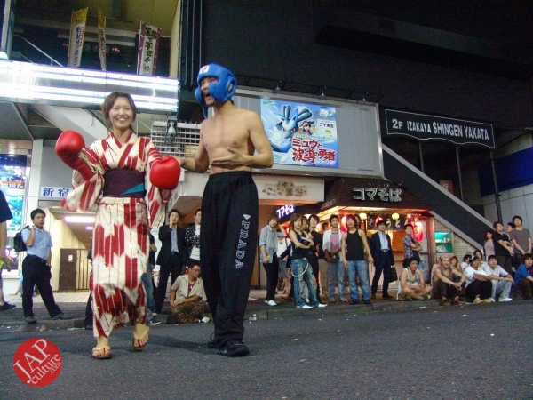Exciting real street fight show at dangerous town, Kabukicho (21)