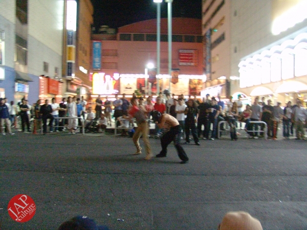 Exciting real street fight show at dangerous town, Kabukicho (9)